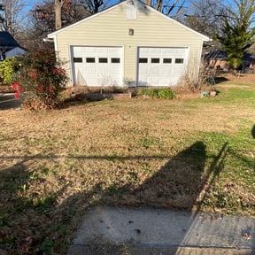 Leaf Removal by Household Maintenance & Lawn Care Services reviewed on December 16, 2024