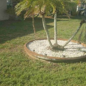 Flower Bed Weeding by Rjm reviewed on December 1, 2022