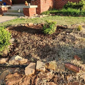 Flower Bed Weeding by Aura lawn pros reviewed on November 11, 2022