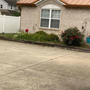 Flower Bed Weeding by Brooks lawn Care reviewed on May 10, 2022