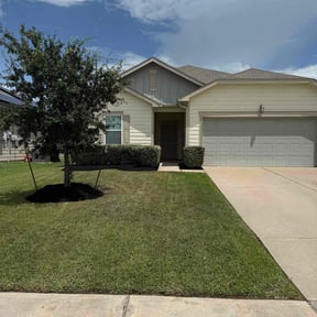 Bush Trimming by Perry Family Maintenance LLC reviewed on October 1, 2024