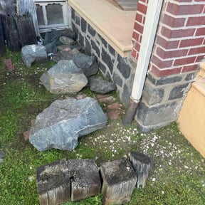 Flower Bed Weeding by The Crew Lawn Care reviewed on June 3, 2022