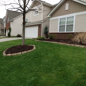 Flower Bed Weeding by Creative Lawn Cuts & Landscaping reviewed on June 24, 2025