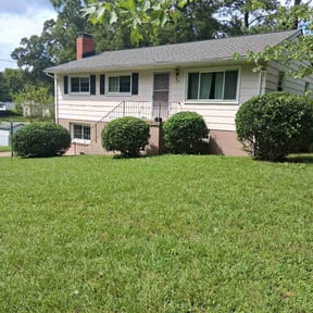 Bush Trimming by Munz Outdoor Solutions LLC reviewed on May 22, 2025
