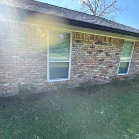 Flower Bed Weeding by Precision Lawn Care of VA reviewed on May 31, 2022