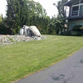 Weeding by Big 3 Lawns and Landscaping reviewed on July 7, 2022