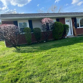 Bush Trimming by Jeremy's Lawn Service reviewed on April 18, 2022