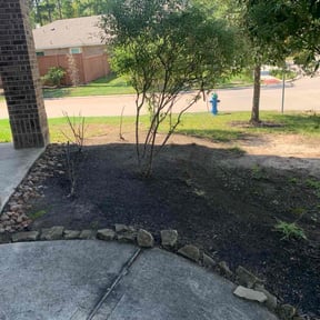 Flower Bed Weeding by Phelps Lawn Care reviewed on June 6, 2022