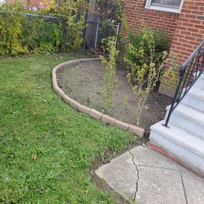 Flower Bed Weeding by Cloverleaf Lawncare reviewed on April 26, 2022