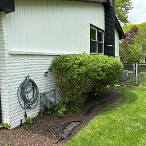 Bush Trimming by Rupe's lawn care reviewed on May 5, 2022
