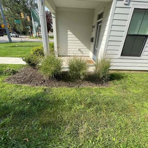 Flower Bed Weeding by García-G lawn care service  LLC reviewed on August 18, 2024