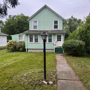 Bush Trimming by Nextdoor Lawn Services LLC reviewed on June 15, 2022
