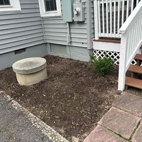 Weed Pulling by Household Maintenance & Lawn Care Services reviewed on December 16, 2024