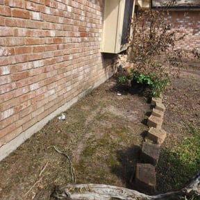 Flower Bed Weeding by Mow N' Trims reviewed on May 19, 2022