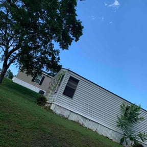 Bush Trimming by Santos Lawn Service reviewed on July 25, 2022