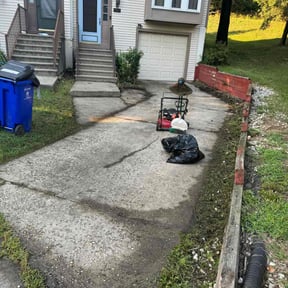 Bush Trimming by Chuyin's Lawn Care LLC reviewed on April 15, 2022
