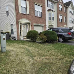 Bush Trimming by Garrett’s Lawn Care reviewed on June 17, 2022