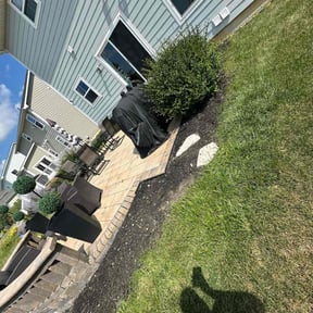 Flower Bed Weeding by Murray Services reviewed on July 18, 2022