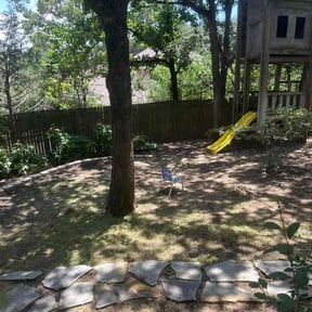 Weeding by Door2Door Lawn Care East reviewed on May 7, 2022