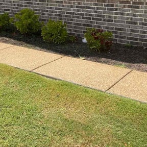 Flower Bed Weeding by Jonny's jack off services reviewed on August 17, 2024