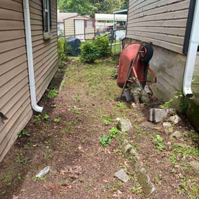 Leaf Removal by J&R LAWN CARE SERVICE reviewed on August 21, 2020