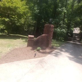 Mulching by Jr Lawncare reviewed on May 10, 2022