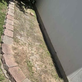 Flower Bed Weeding by JH Landscape LLC reviewed on November 30, 2021