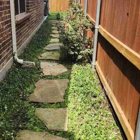 Bush Trimming by Goetz Lawn Care reviewed on June 21, 2022