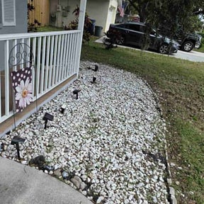 Flower Bed Weeding by Robert Lee reviewed on May 24, 2022
