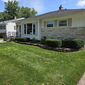 Bush Trimming by Nates Lawn Service reviewed on July 6, 2022