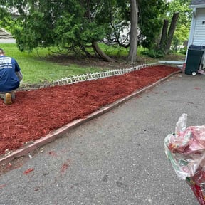 Mulching by Green Leaf Lawn Service reviewed on November 12, 2024