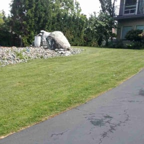 Flower Bed Weeding by Blessed Lawn Care Services & Odd Jobs reviewed on October 13, 2022