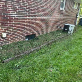 Flower Bed Weeding by Pedrito’s lawn service llc reviewed on June 27, 2022