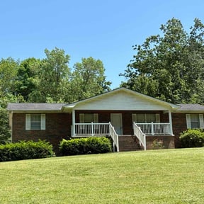 Bush Trimming by Residential property service reviewed on November 25, 2024