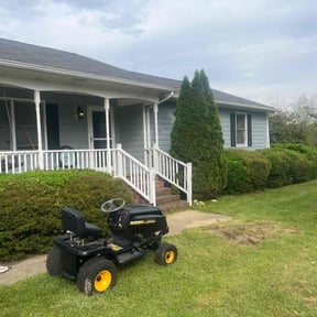 Bush Trimming by Gold Quality Lawn Care Service reviewed on February 15, 2025
