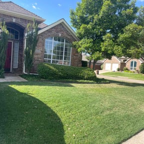 Flower Bed Weeding by Betts Greenery reviewed on May 12, 2022