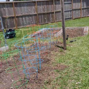 Flower Bed Weeding by Verde lawn care reviewed on May 14, 2022