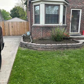 Flower Bed Weeding by Torres Lawn Care reviewed on May 25, 2022