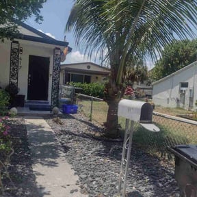 Bush Trimming by DWB Lawn Care Services reviewed on July 28, 2022