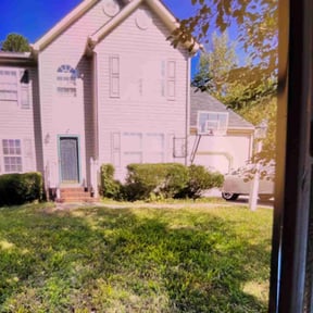 Bush Trimming by Ford year-round Lawn Service reviewed on January 23, 2022