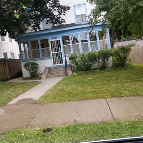 Bush Trimming by Veterans lawn services reviewed on June 3, 2023
