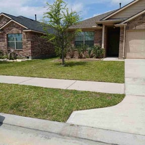 Weeding by G&G landscaping LLC reviewed on July 29, 2022