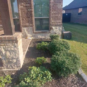 Flower Bed Weeding by Perfectionist Landscape reviewed on June 11, 2025