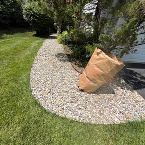 Flower Bed Weeding by Lucio Gonzales reviewed on April 13, 2022
