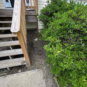 Flower Bed Weeding by Smoove Service reviewed on July 27, 2025