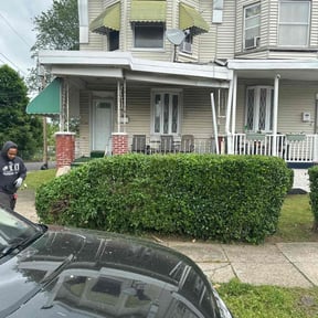 Bush Trimming by Jays Lawn Care reviewed on June 22, 2021