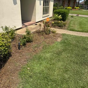 Flower Bed Weeding by Slick Lawns reviewed on May 17, 2022
