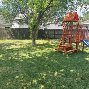 Cleanups by Yards by Nick (DELETED ACCOUNT) reviewed on May 25, 2022