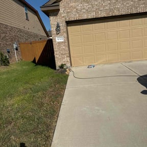 Flower Bed Weeding by Aurora's Dream Lawn Creations reviewed on October 15, 2021