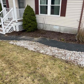 Mulching by Yards_plus reviewed on August 7, 2022